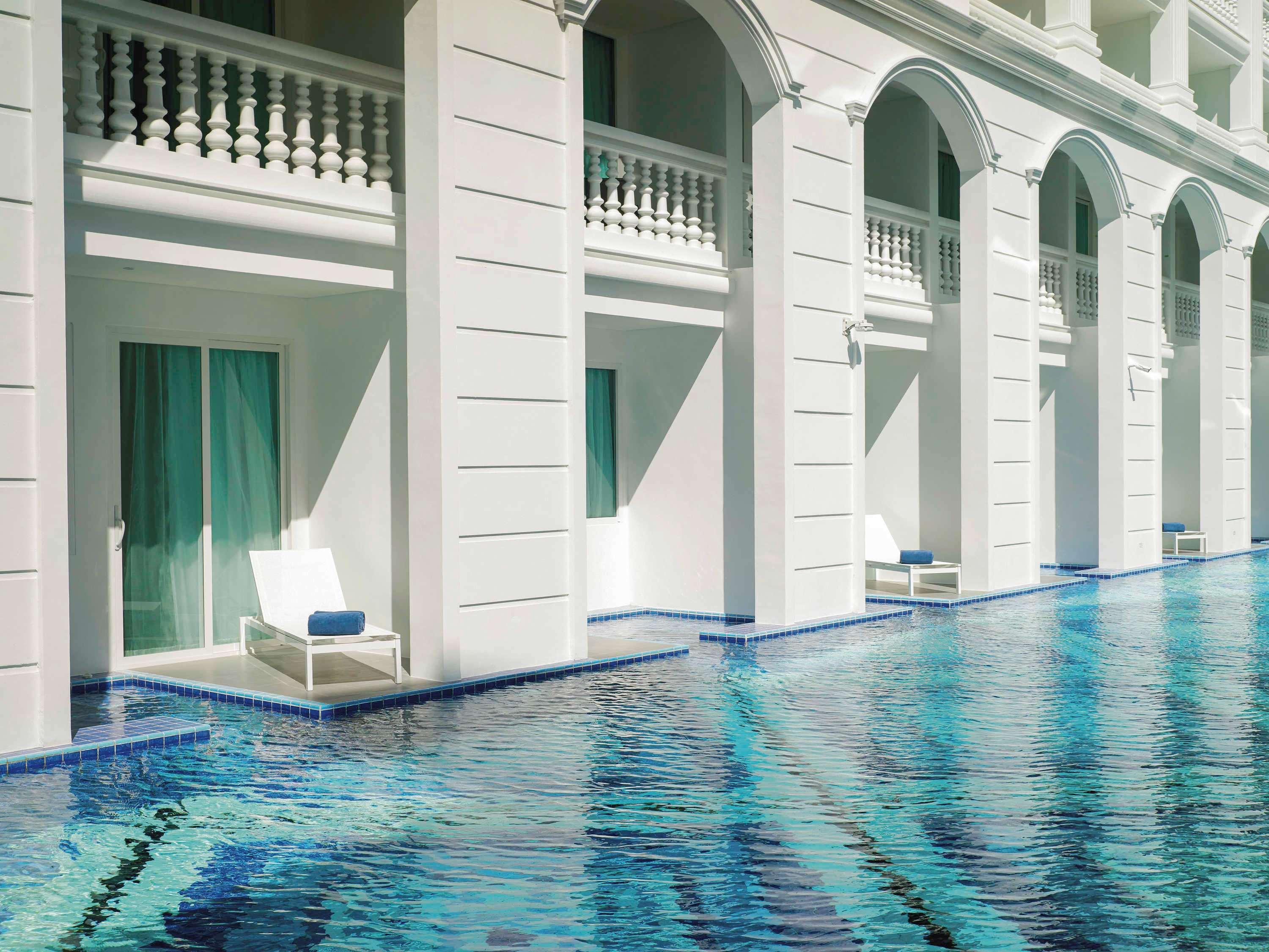 Moevenpick Myth Hotel Patong Phuket Exterior foto The swimming pool at the hotel