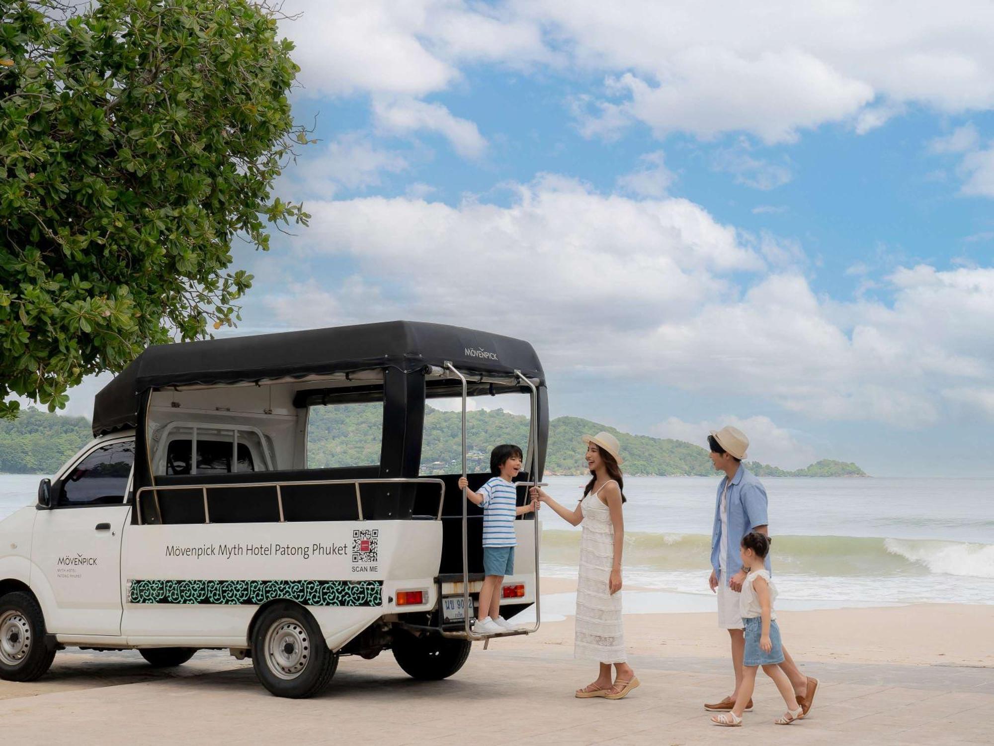 Moevenpick Myth Hotel Patong Phuket Exterior foto Family at the beach
