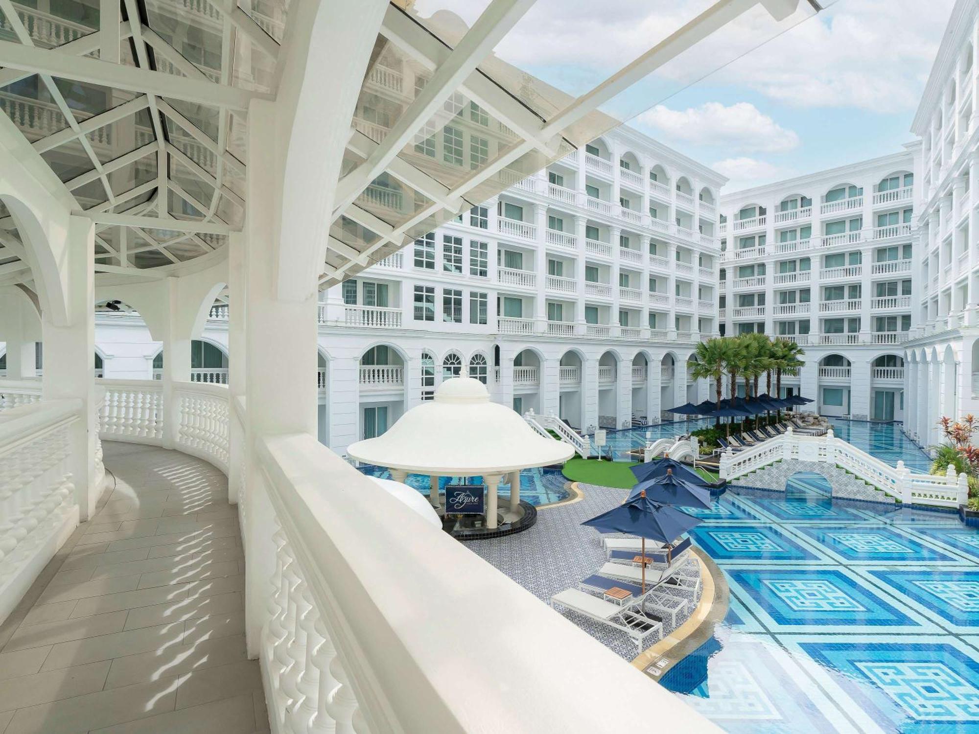 Moevenpick Myth Hotel Patong Phuket Exterior foto The pool at the E&O 88