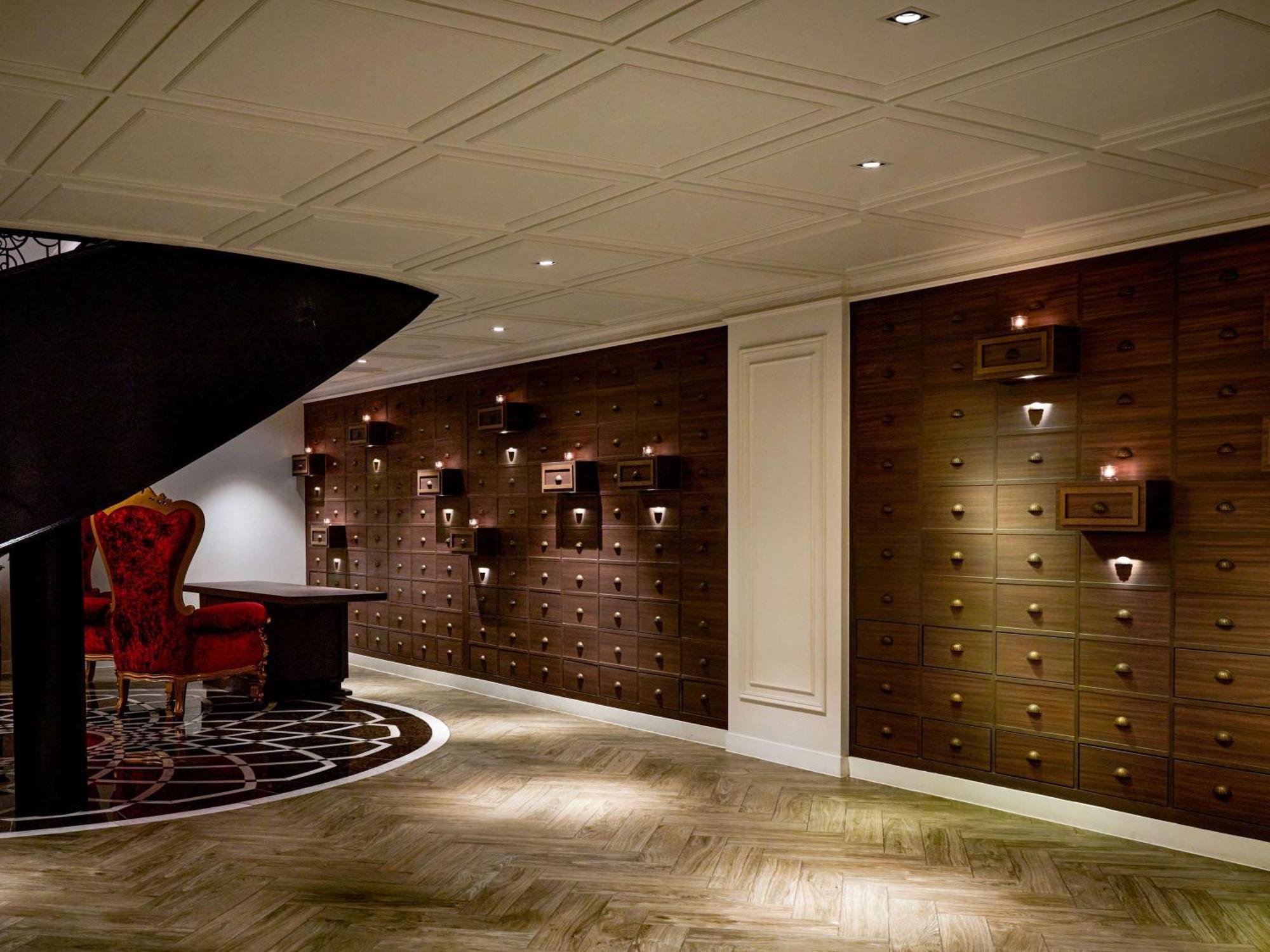 Moevenpick Myth Hotel Patong Phuket Exterior foto The wine lockers at the Wine Rack