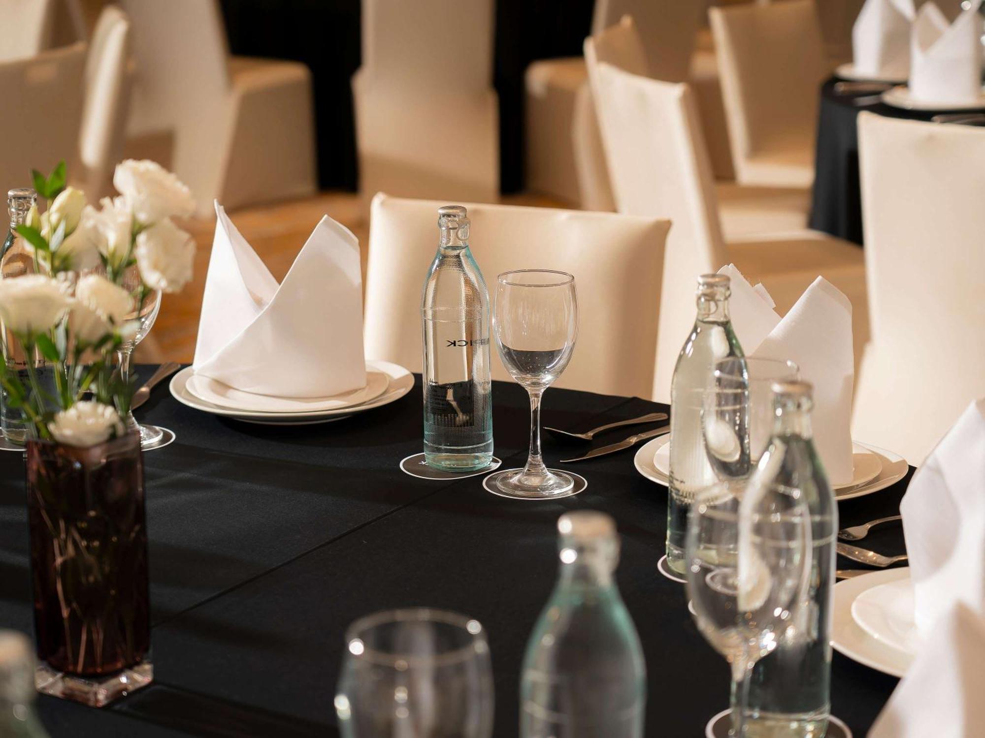 Moevenpick Myth Hotel Patong Phuket Exterior foto A table set for a formal dinner
