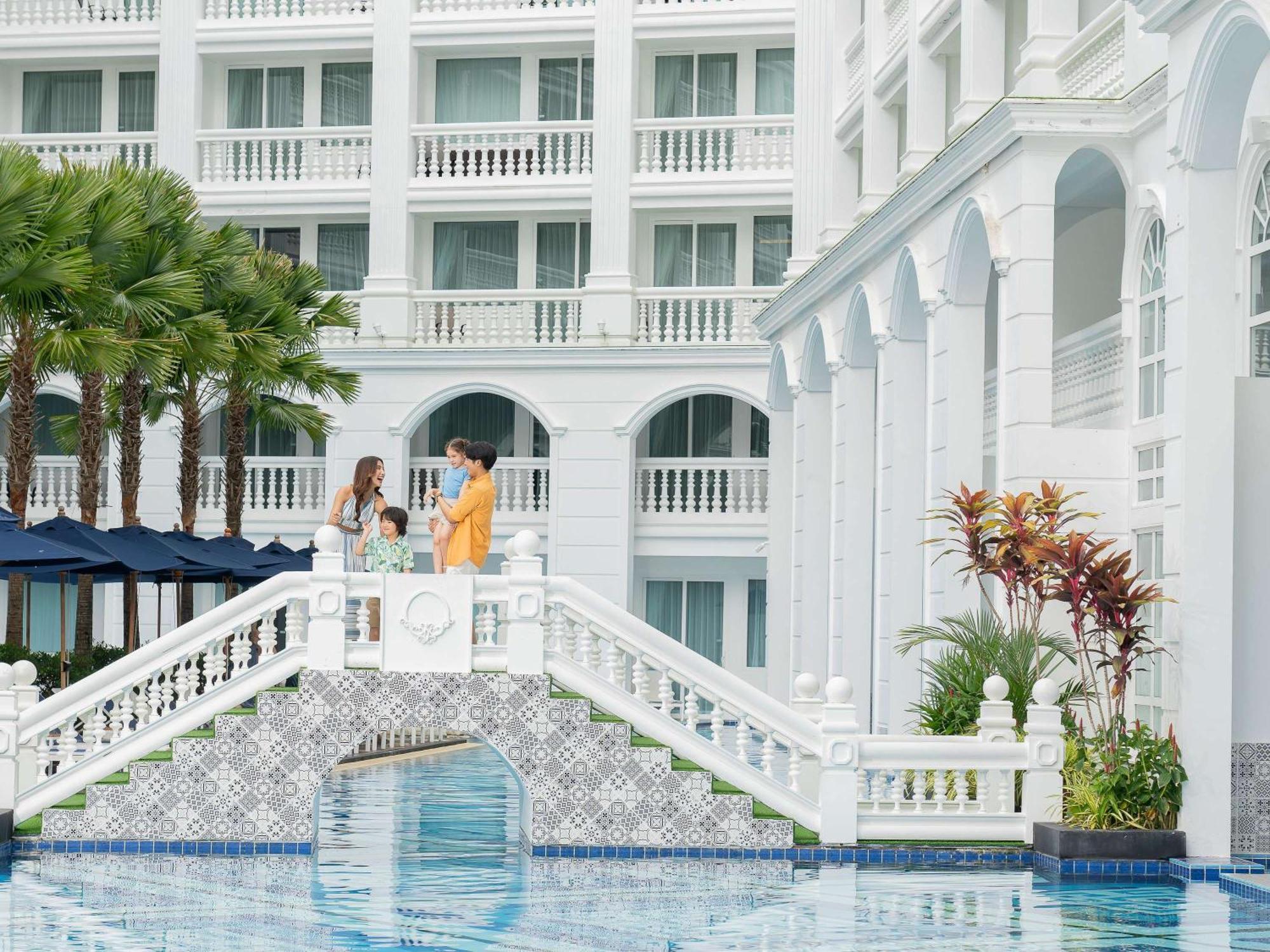 Moevenpick Myth Hotel Patong Phuket Exterior foto The Royal Pool