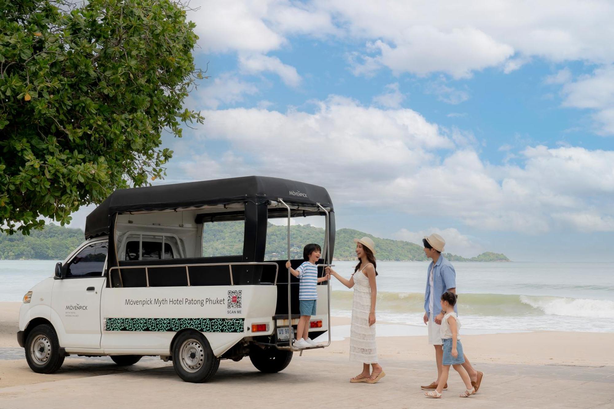 Moevenpick Myth Hotel Patong Phuket Exterior foto Family at the beach