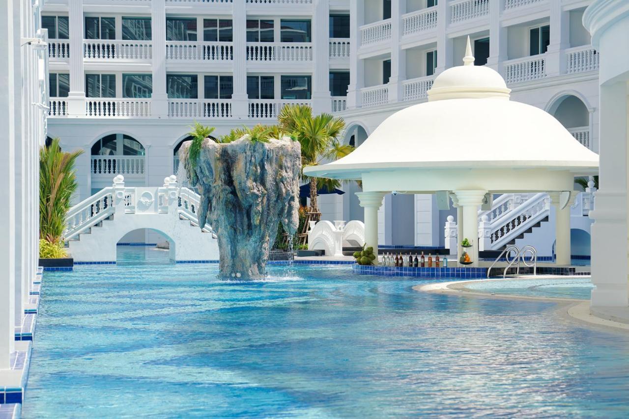 Moevenpick Myth Hotel Patong Phuket Exterior foto The Royal Pool